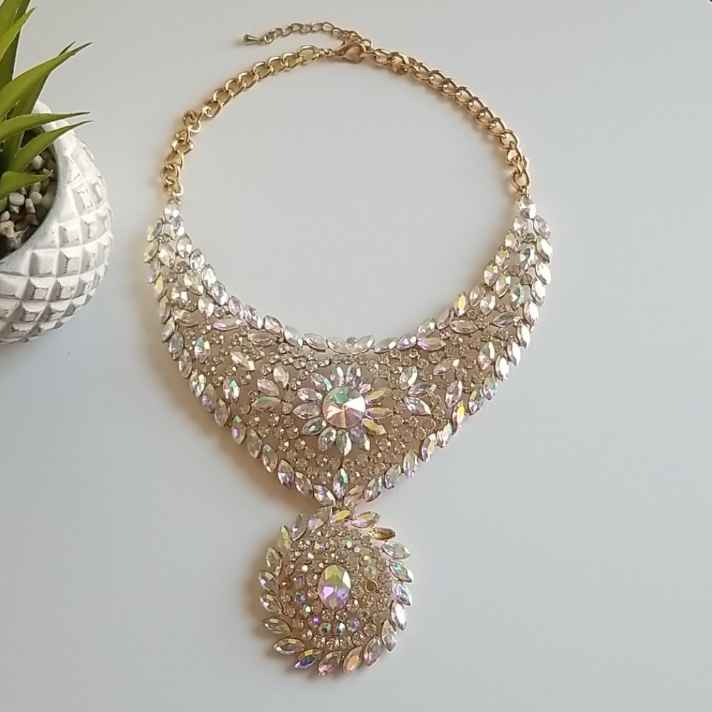 Sparkly necklace